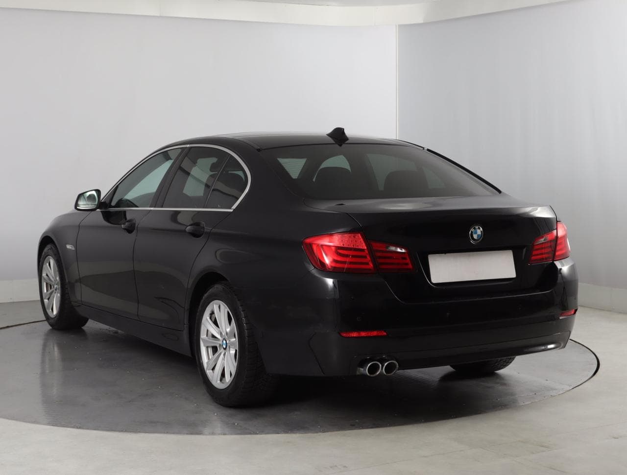 2013 BMW 5-SERIES - 11