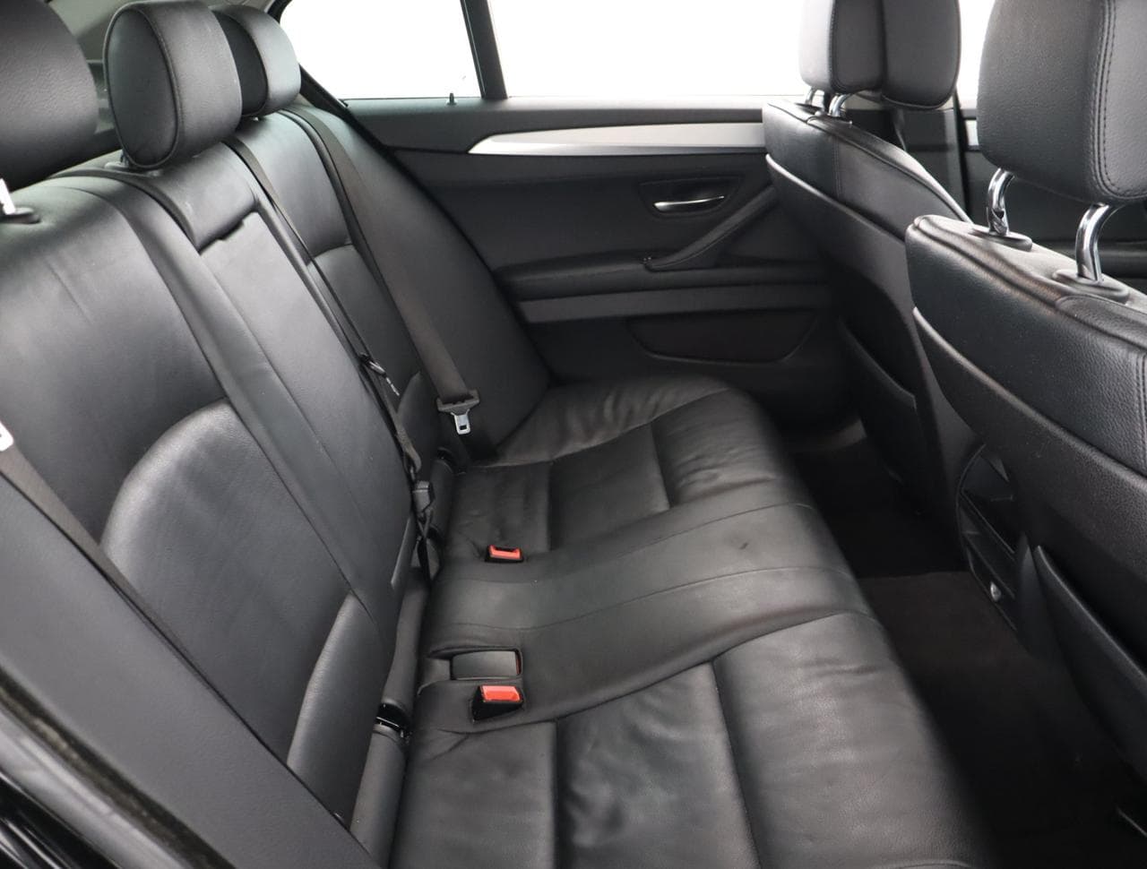 2013 BMW 5-SERIES - 32