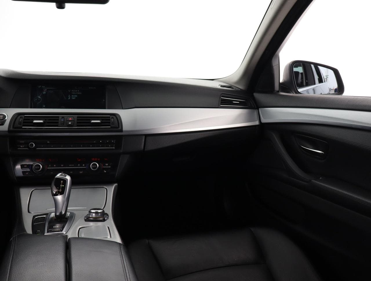 2013 BMW 5-SERIES - 27