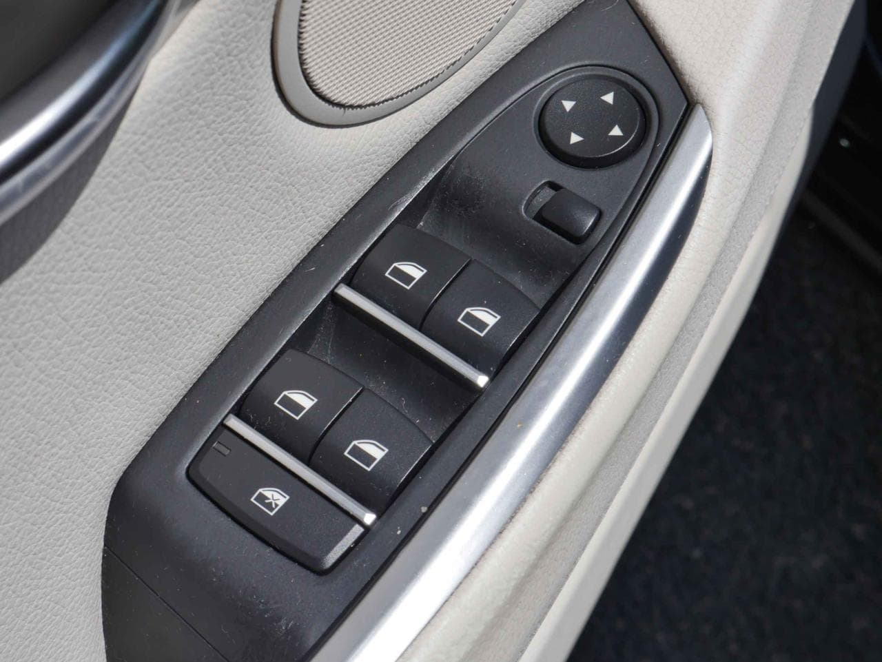2011 BMW 5-SERIES - 39