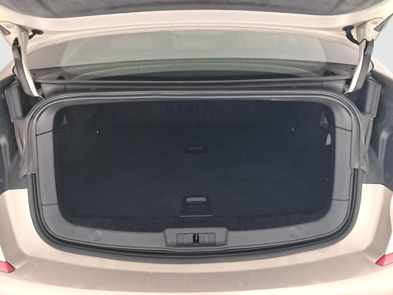 2010 BMW 5-SERIES - 32