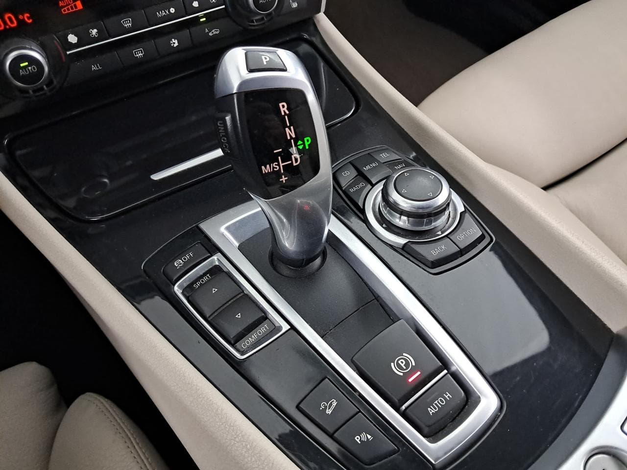 2010 BMW 5-SERIES - 34