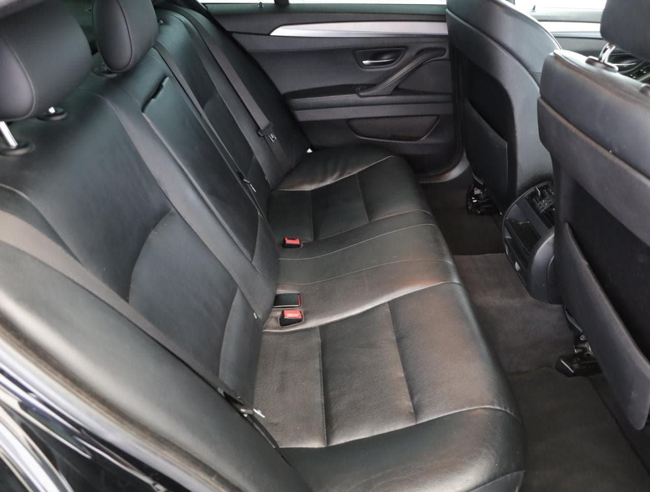 2010 BMW 5-SERIES - 11