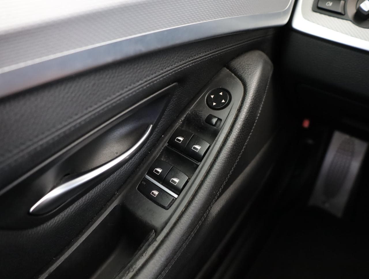 2010 BMW 5-SERIES - 20