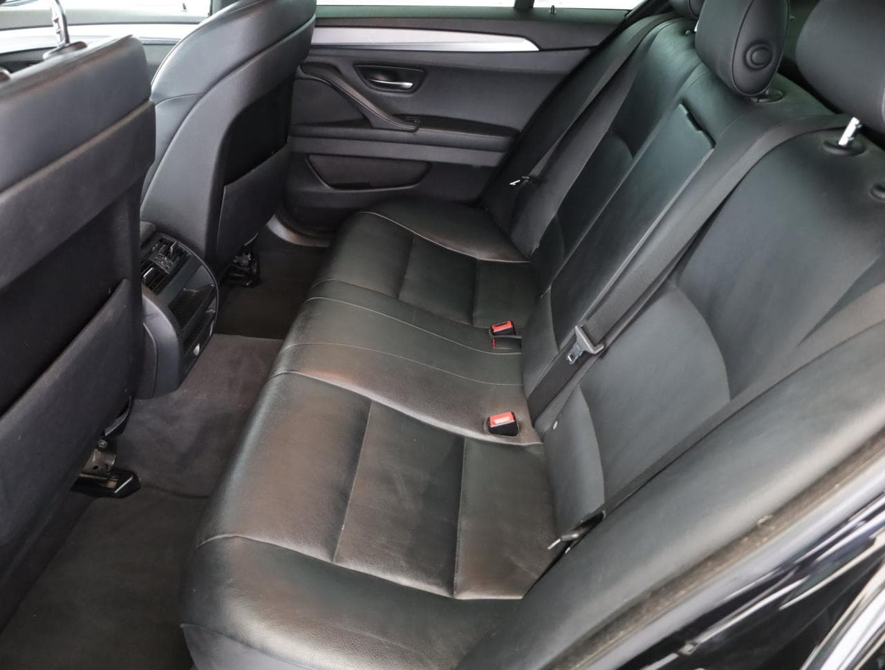 2010 BMW 5-SERIES - 12