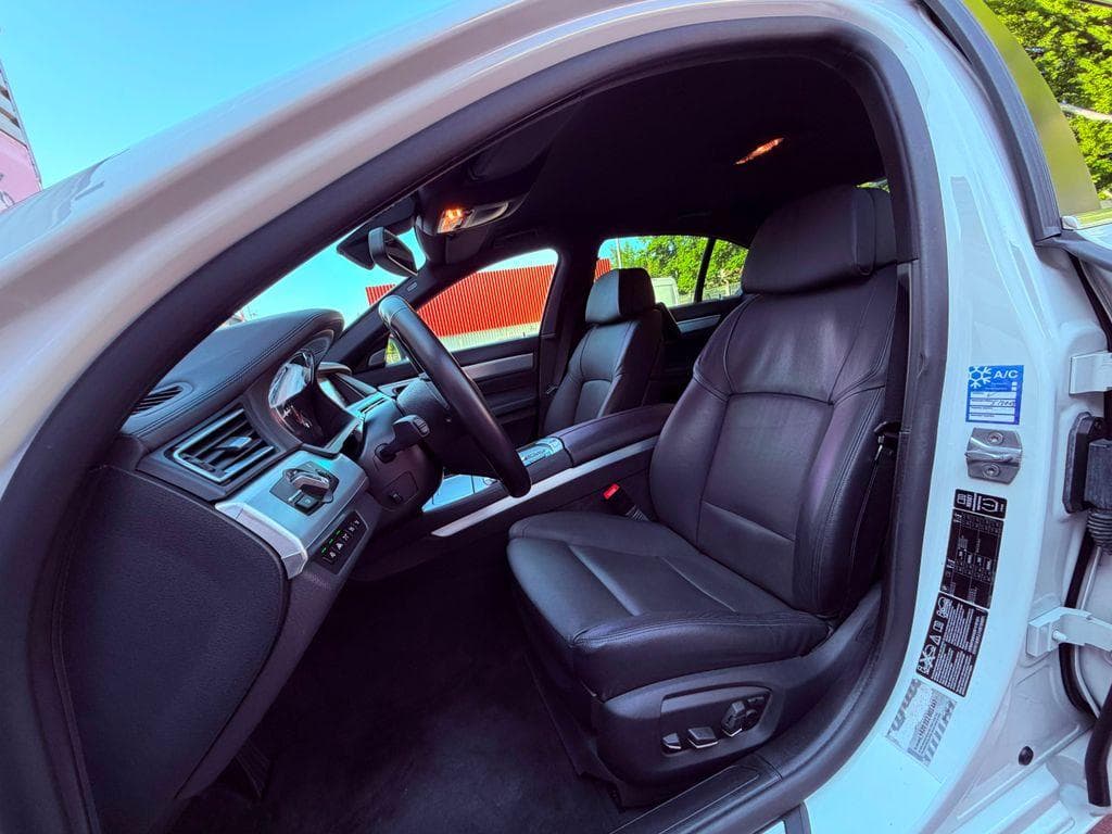 2013 BMW 7-SERIES - 27