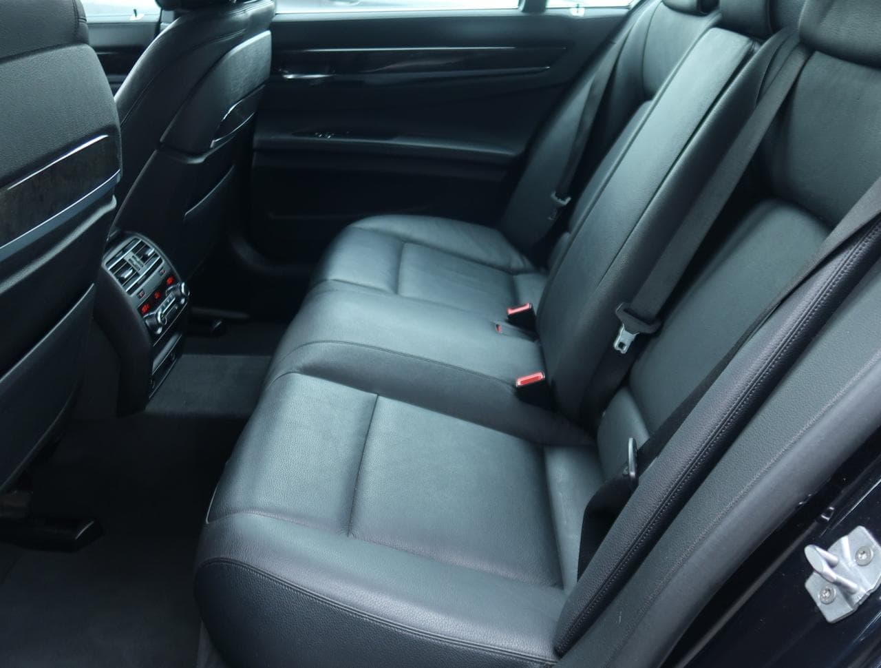 2015 BMW 7-SERIES - 27