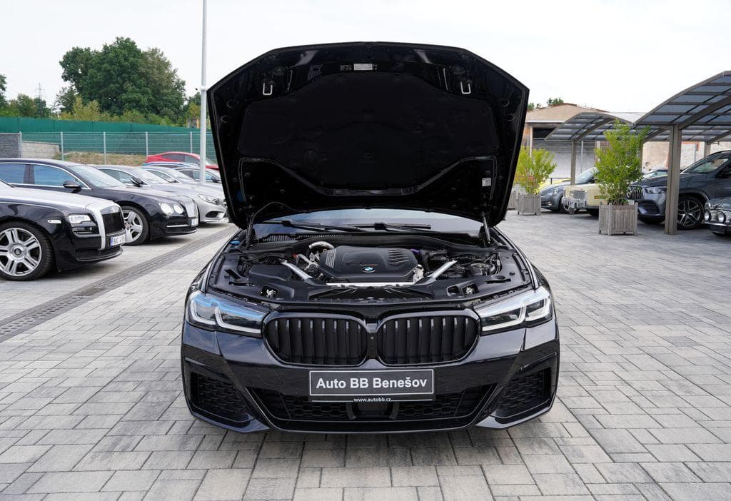 2021 BMW 5-SERIES - 9