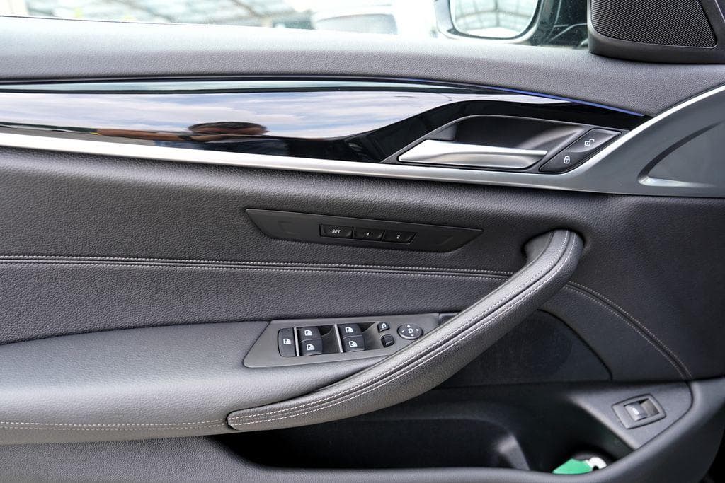 2021 BMW 5-SERIES - 19