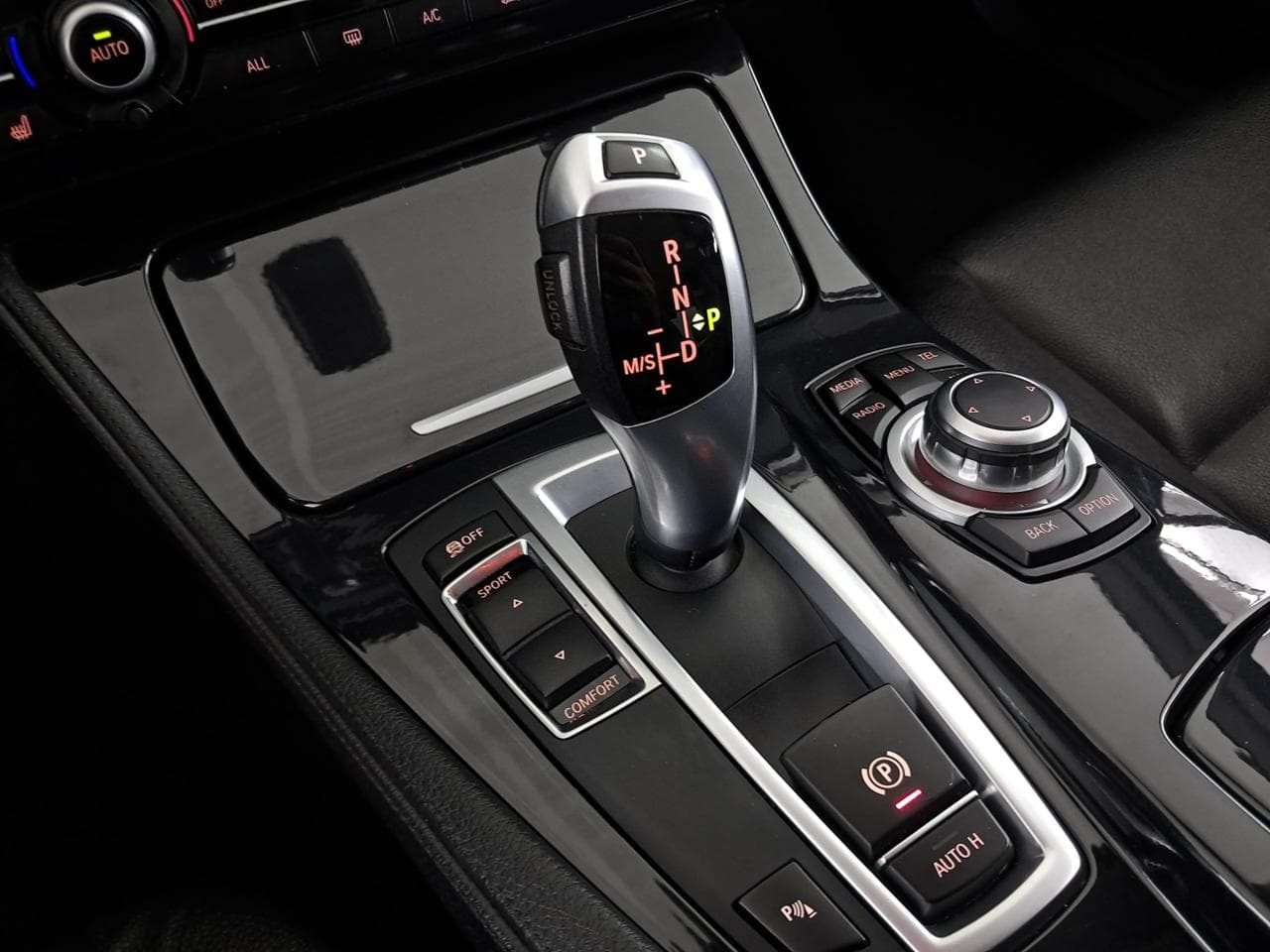 2012 BMW 5-SERIES - 19