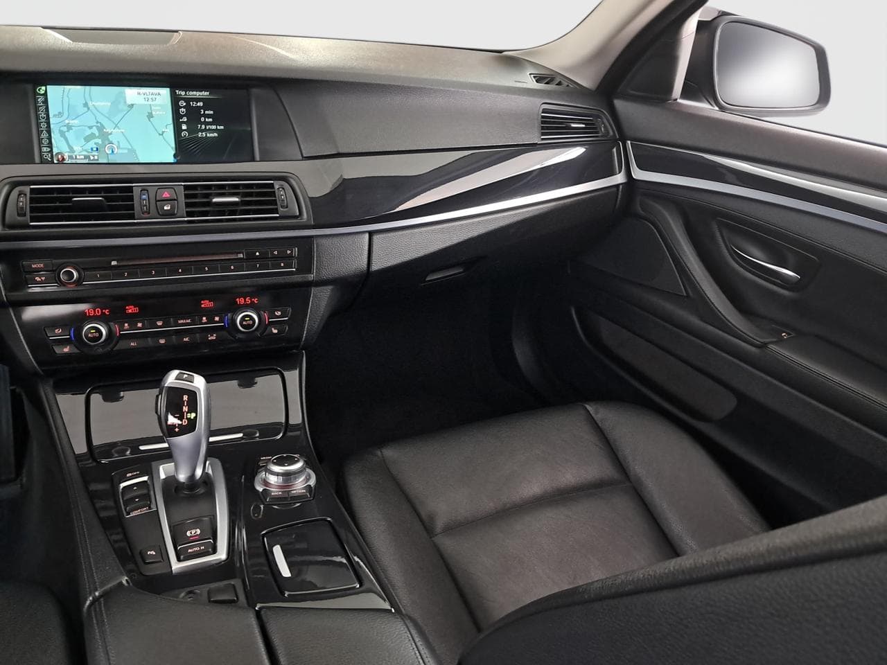 2012 BMW 5-SERIES - 11