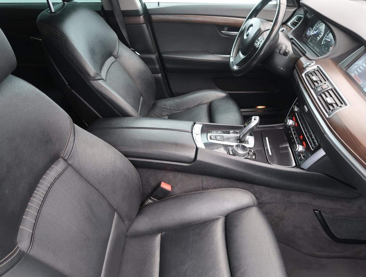 2013 BMW 5-SERIES - 12