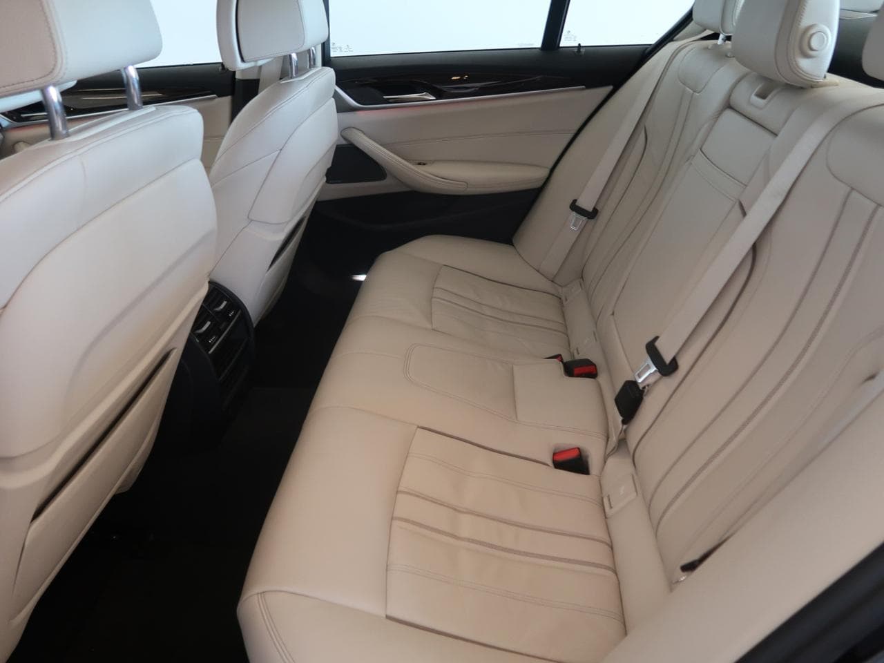 2017 BMW 5-SERIES - 15