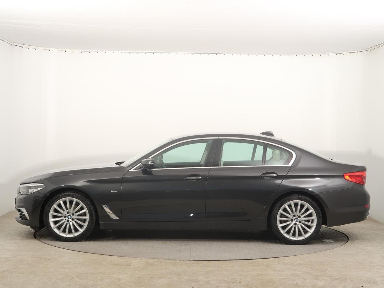 2017 BMW 5-SERIES - 4