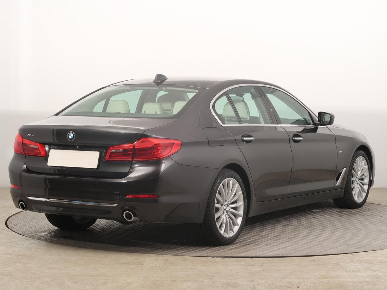 2017 BMW 5-SERIES - 7