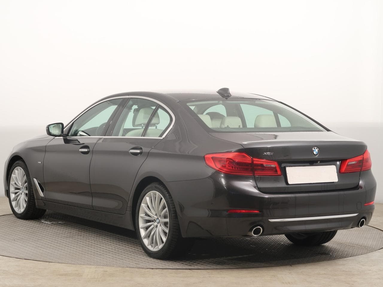 2017 BMW 5-SERIES - 5