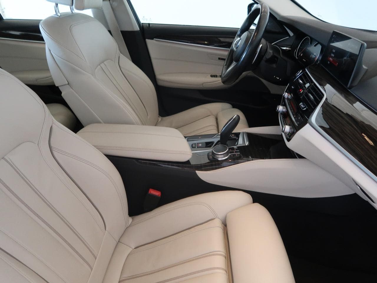 2017 BMW 5-SERIES - 12