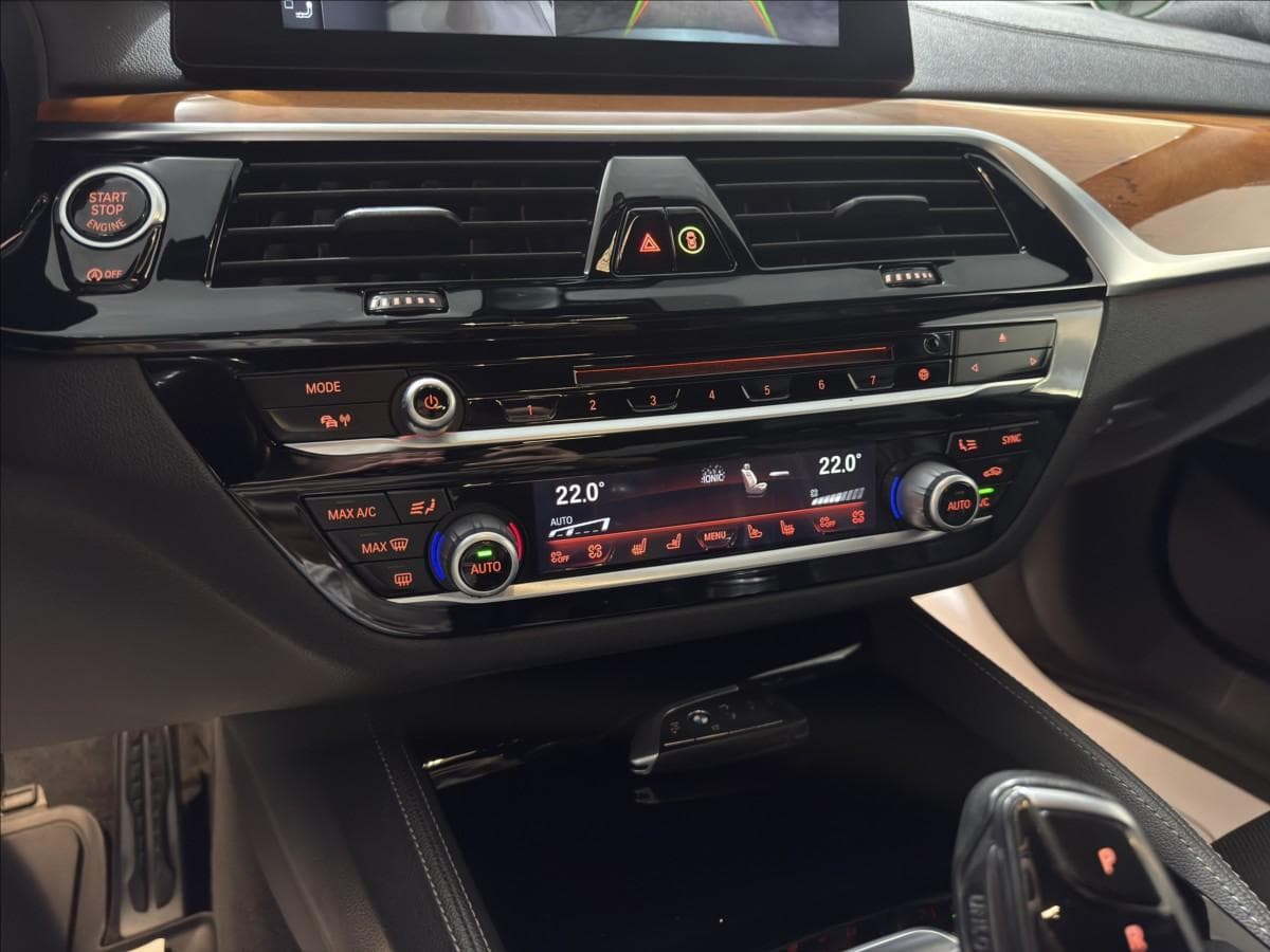 2018 BMW 5-SERIES - 18