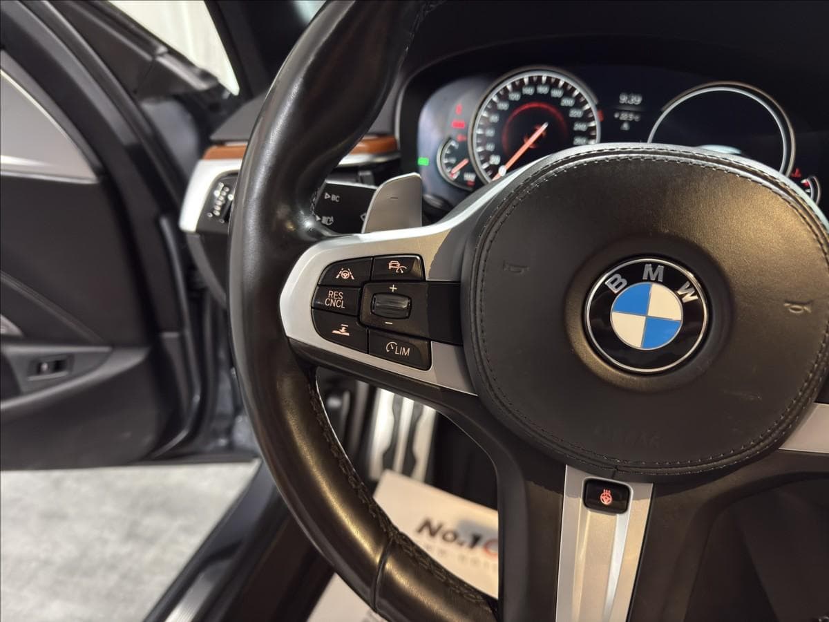 2018 BMW 5-SERIES - 12