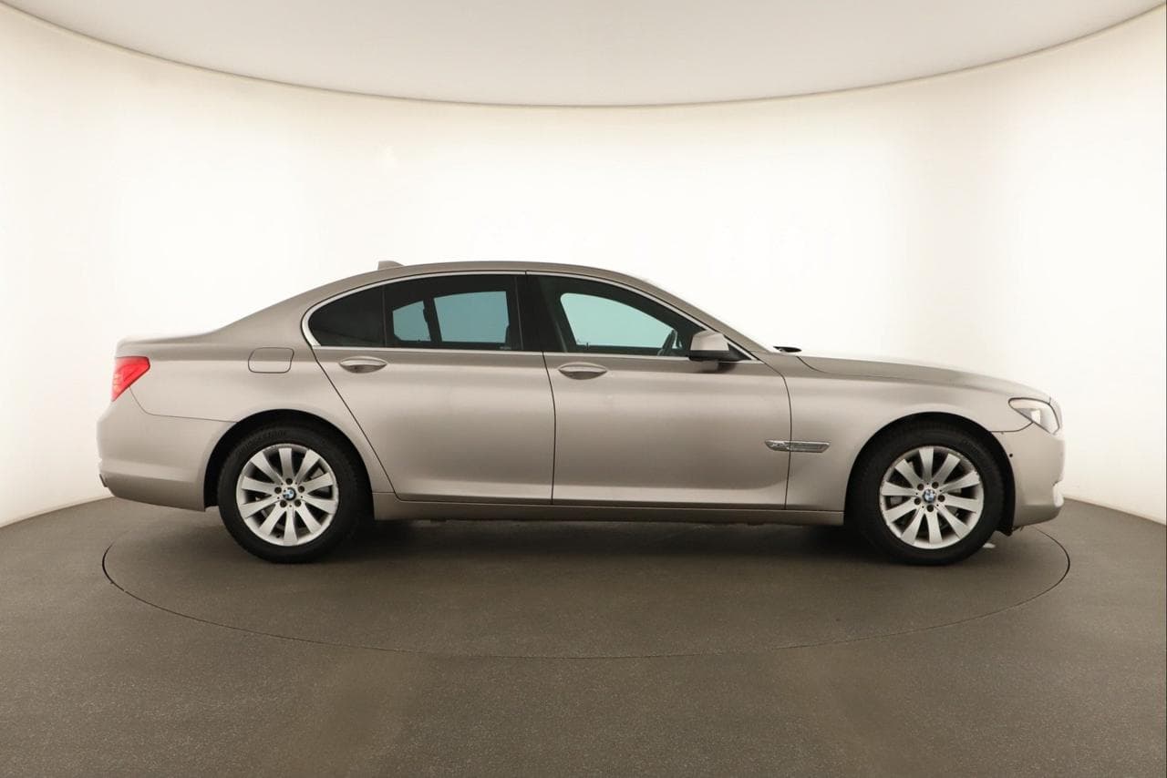 2010 BMW 7-SERIES - 8