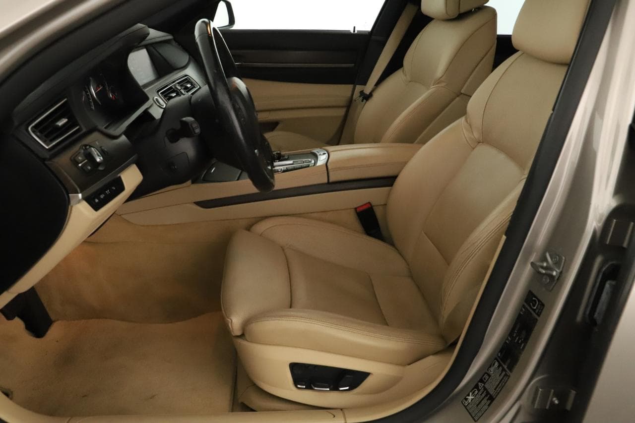 2010 BMW 7-SERIES - 12