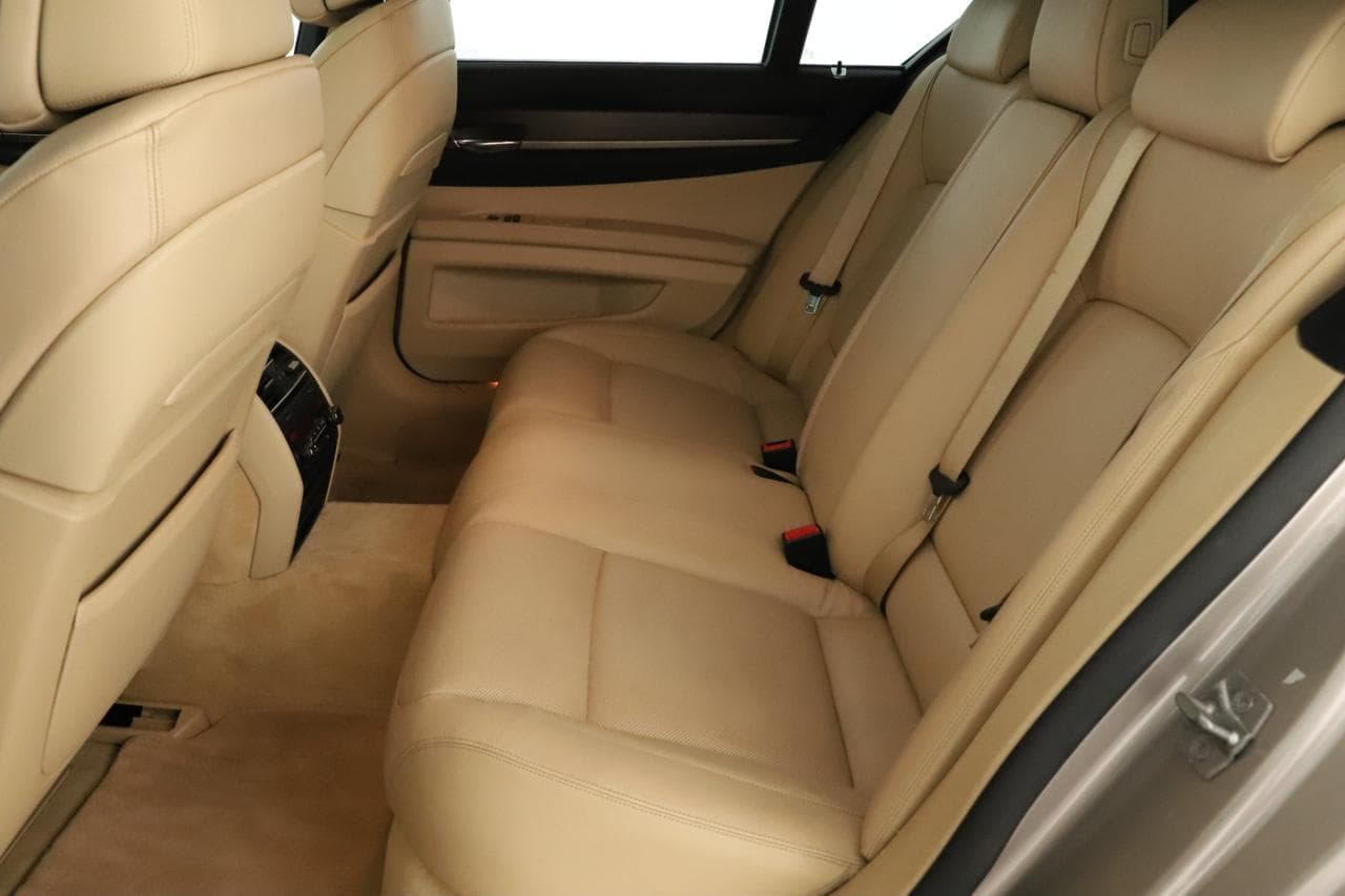 2010 BMW 7-SERIES - 11