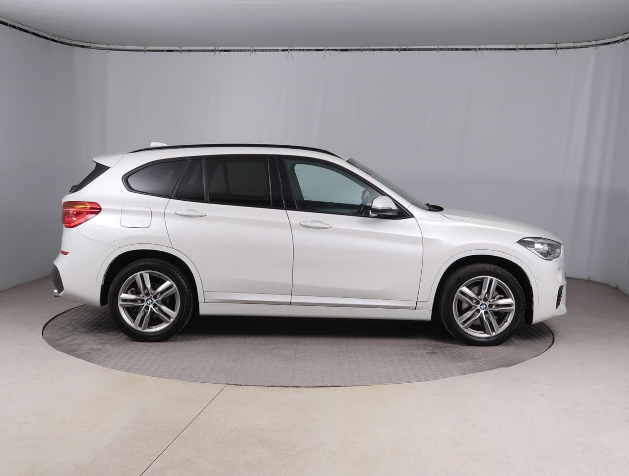 2016 BMW X1 - 8