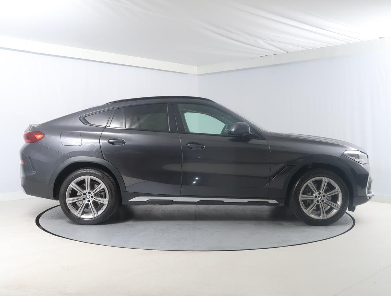 2021 BMW X6 - 8