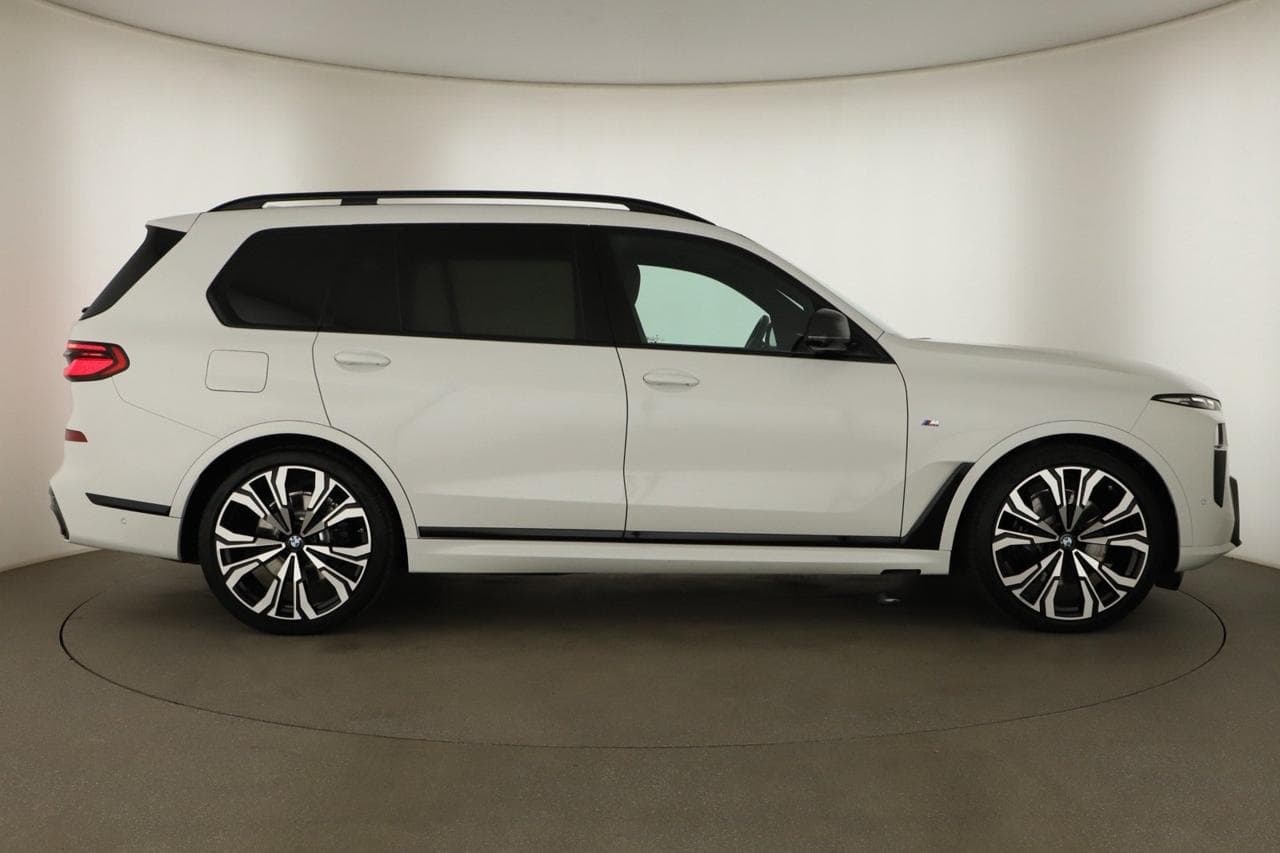 2024 BMW X7 - 8