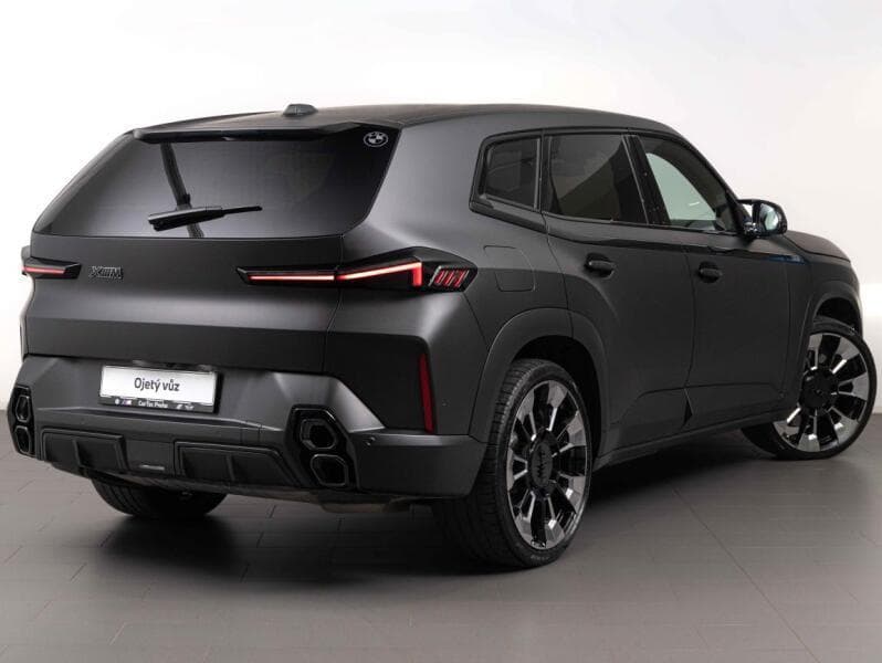 2025 BMW Xm - 9