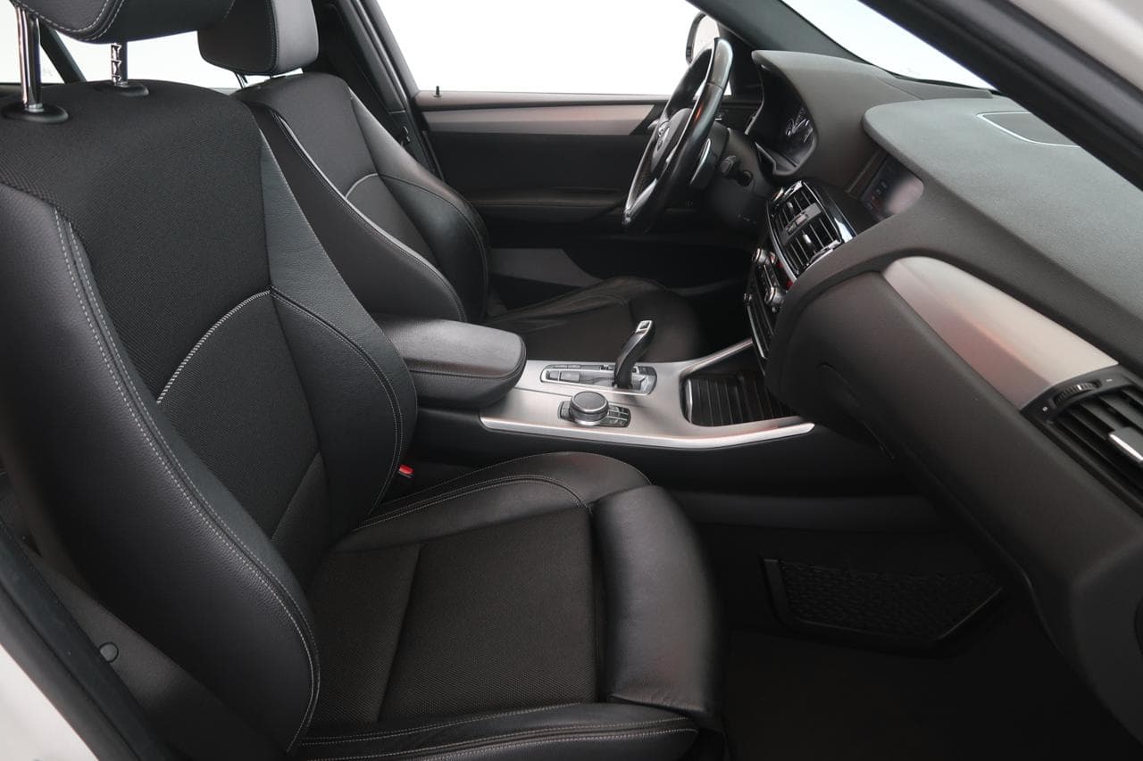 2017 BMW X4 - 12
