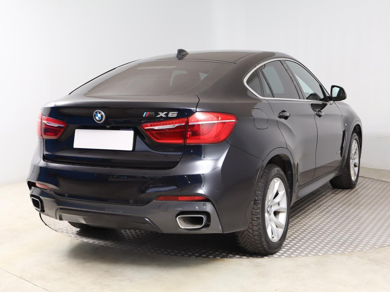 2016 BMW X6 - 13