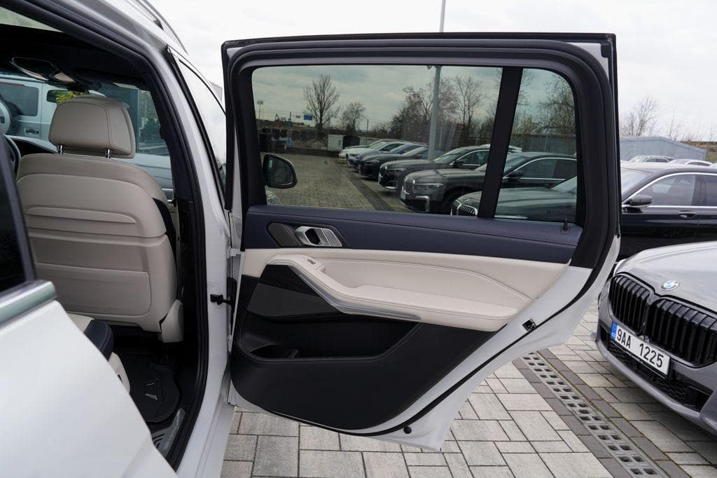 2019 BMW X7 - 35