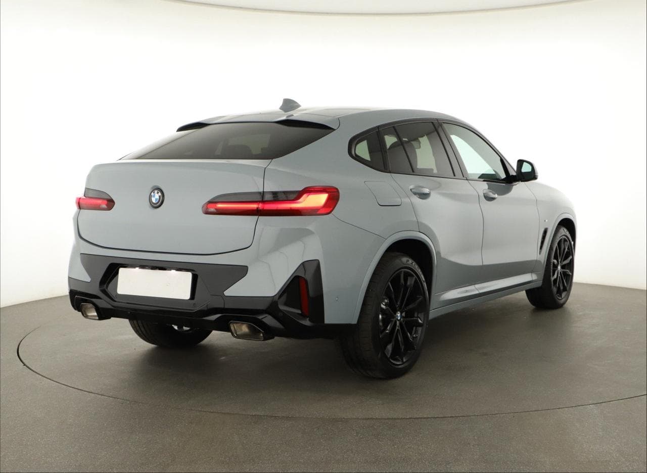 2025 BMW X4 - 10