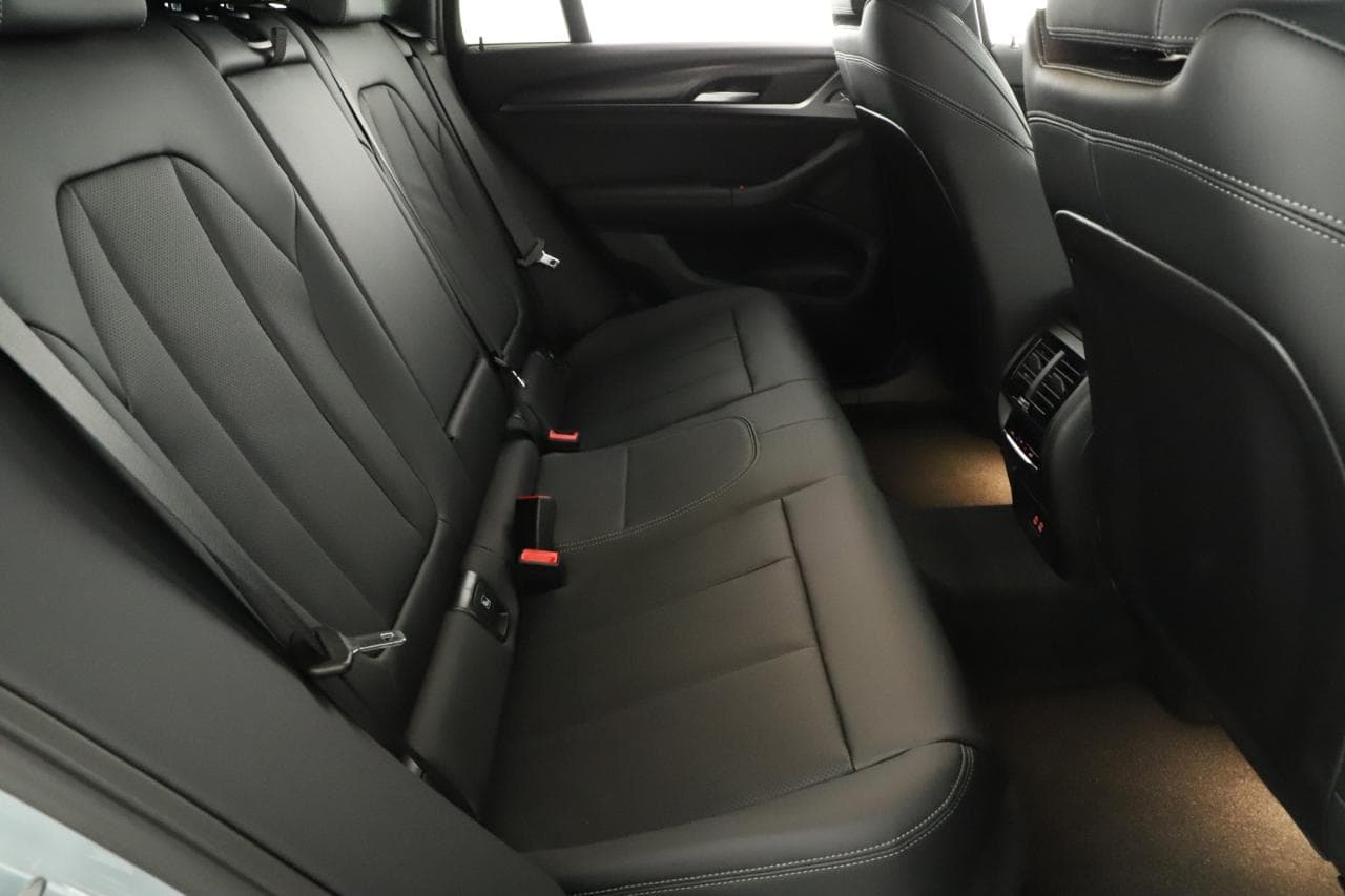 2025 BMW X4 - 16