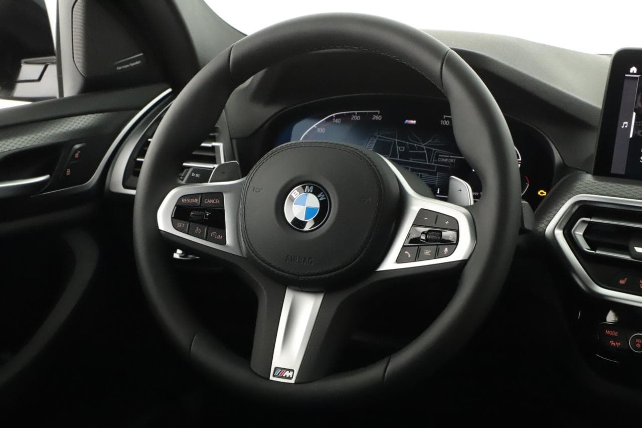 2025 BMW X4 - 24