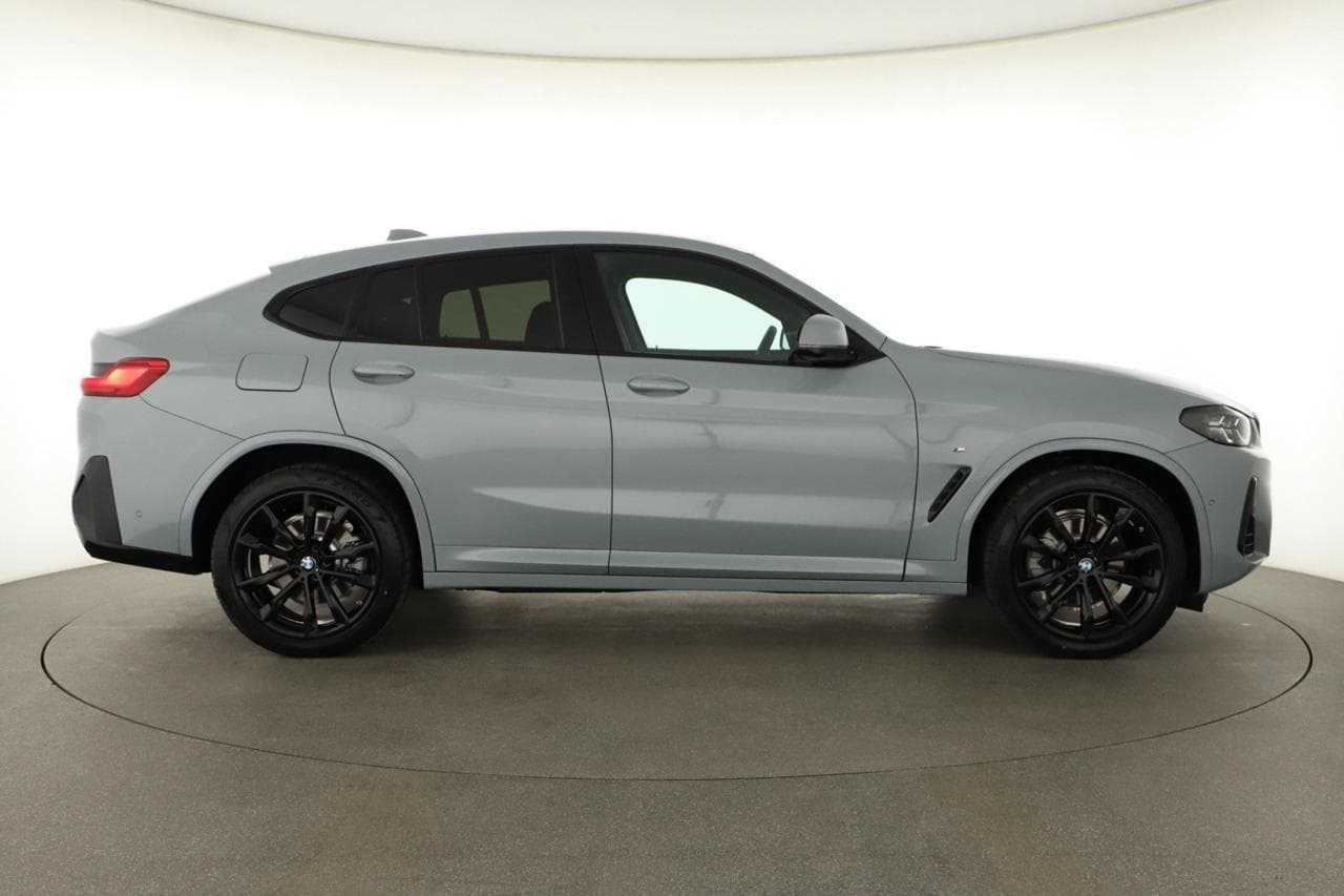 2025 BMW X4 - 12