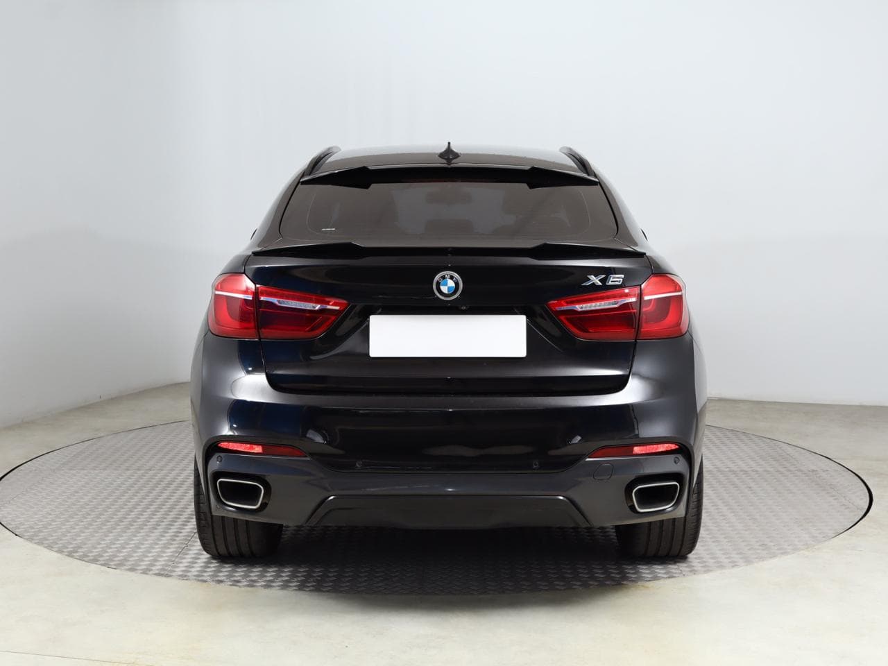 2016 BMW X6 - 11