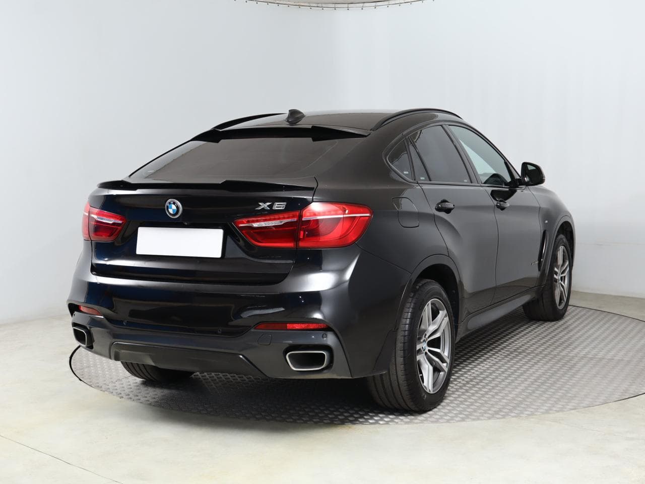 2016 BMW X6 - 13