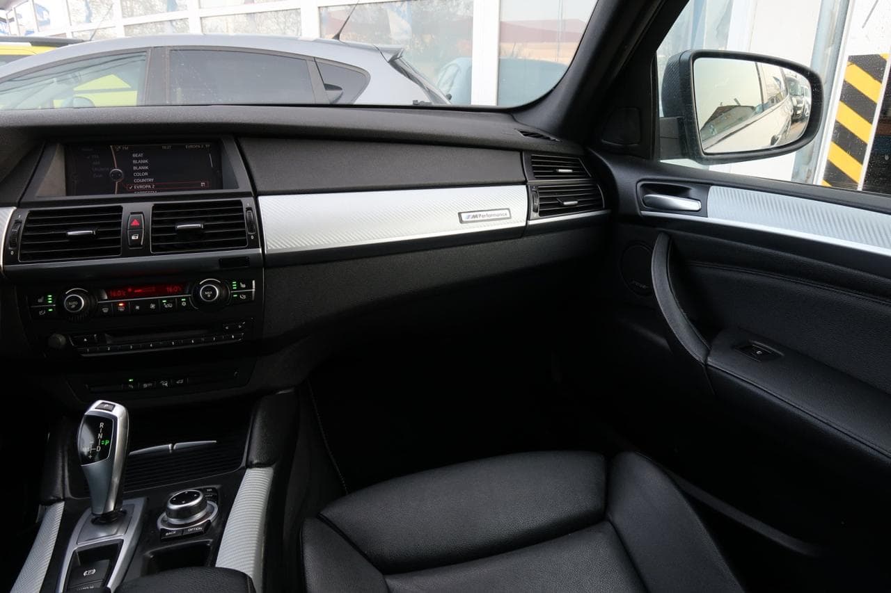 2011 BMW X6 - 11
