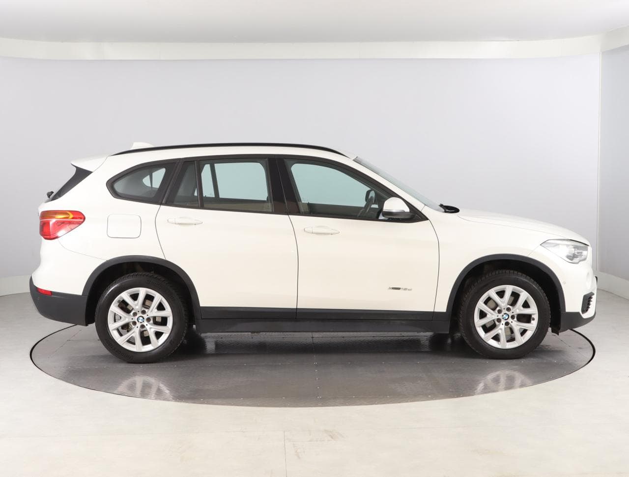 2016 BMW X1 - 8