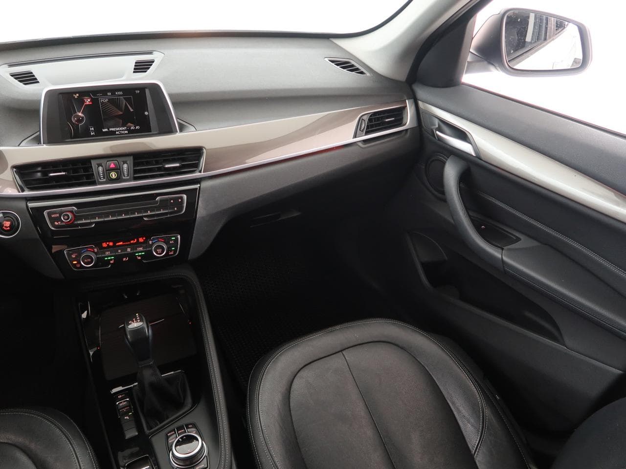 2016 BMW X1 - 11