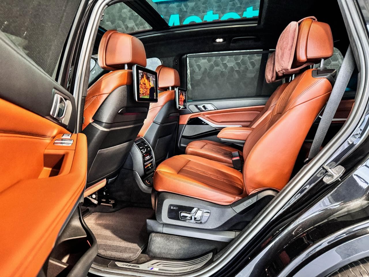 2021 BMW X7 - 12