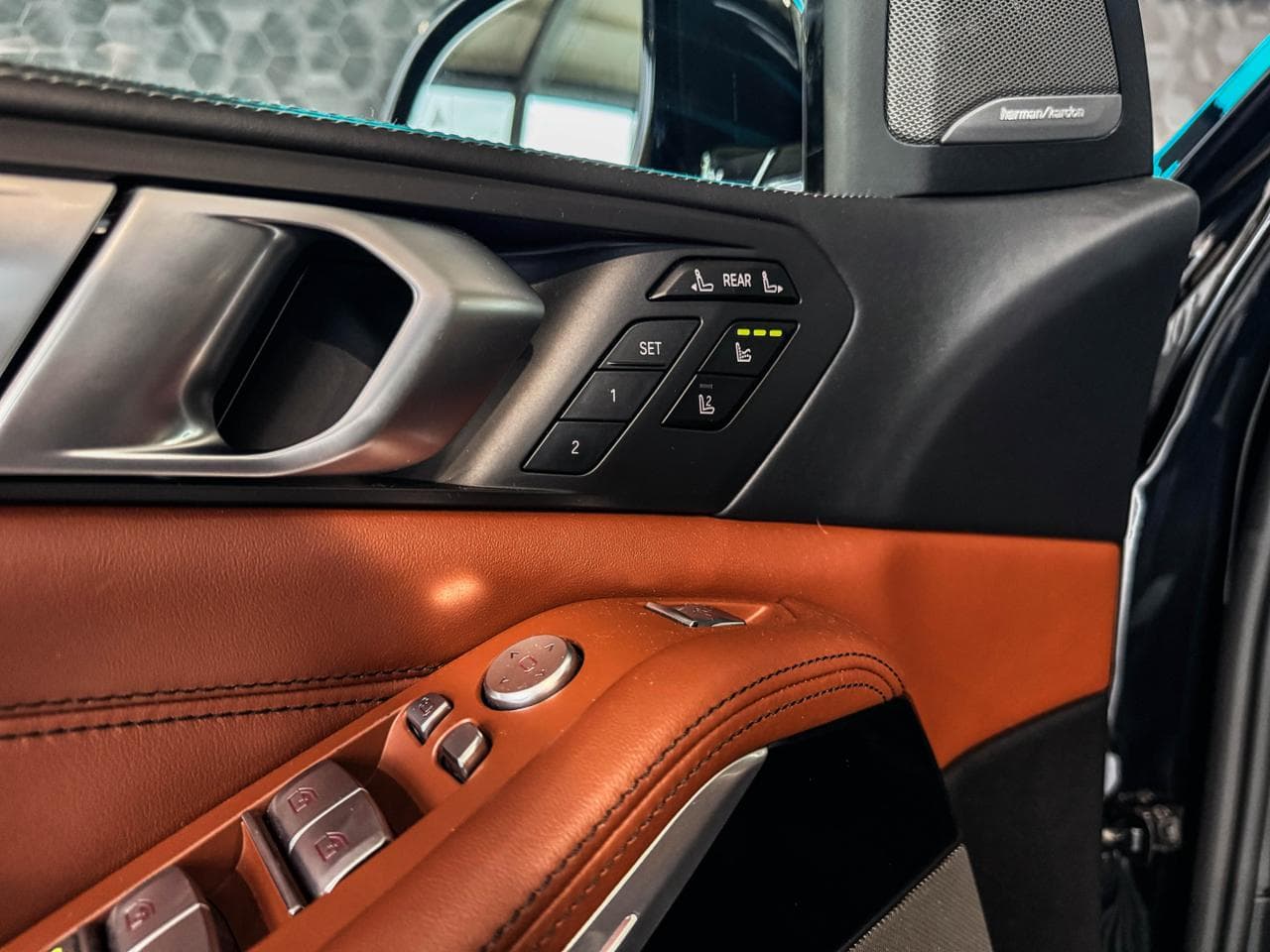 2021 BMW X7 - 27