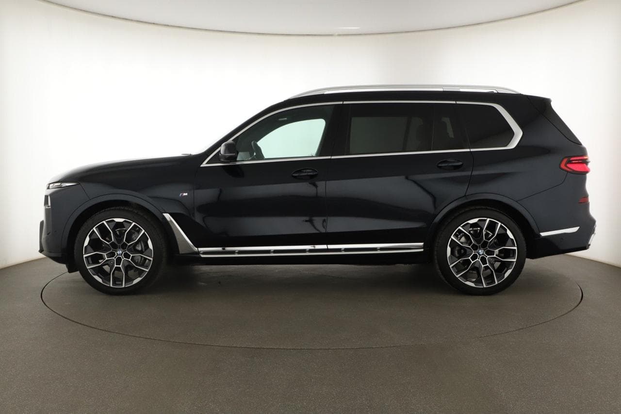 2025 BMW X7 - 4