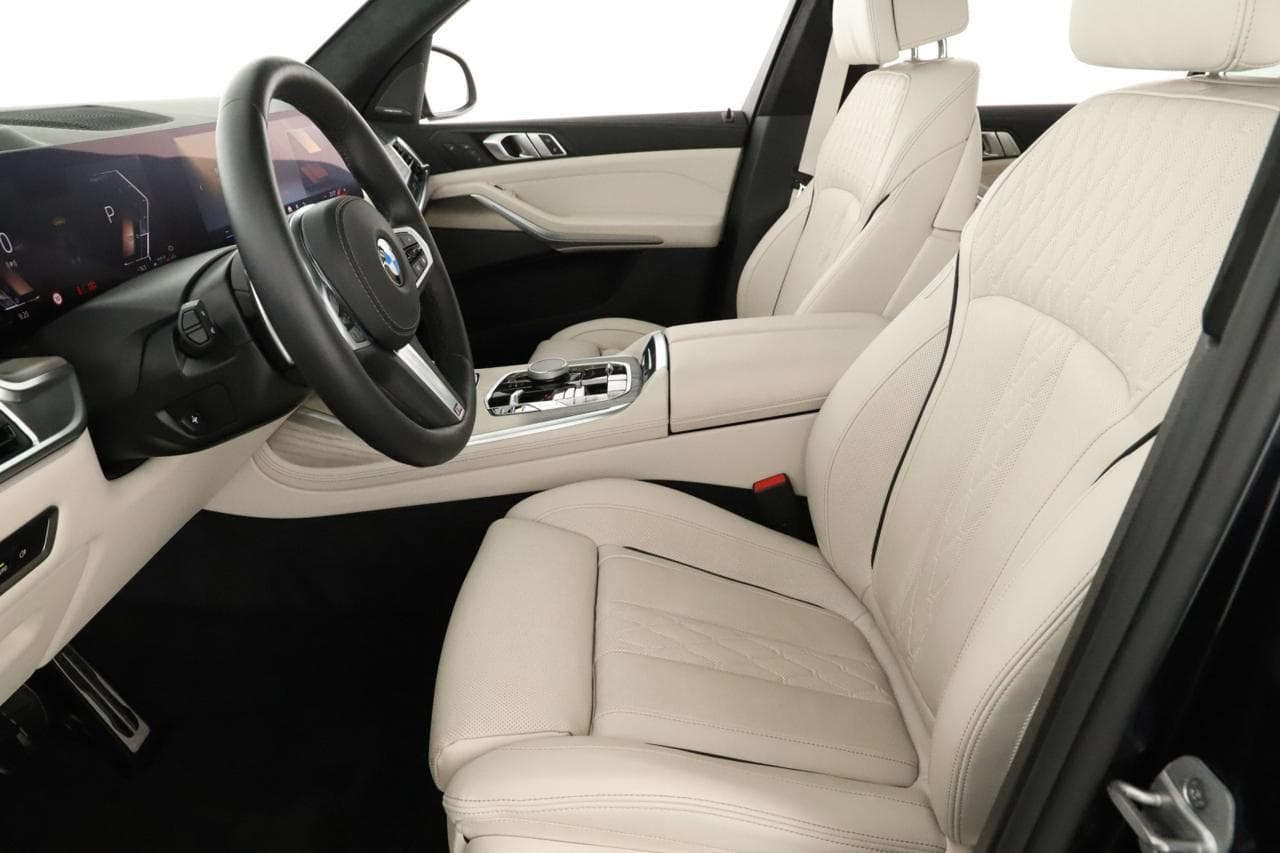 2025 BMW X7 - 13