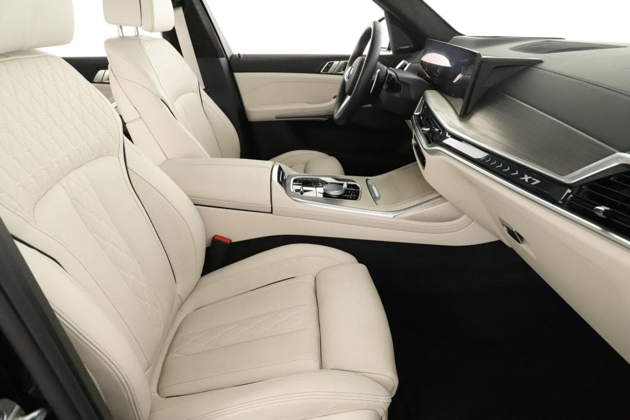 2025 BMW X7 - 10