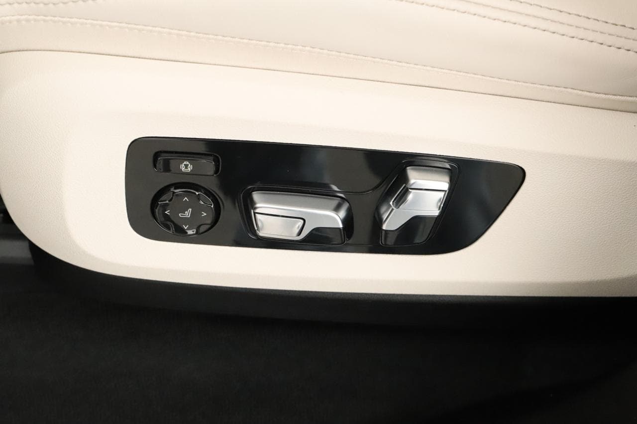 2025 BMW X7 - 16