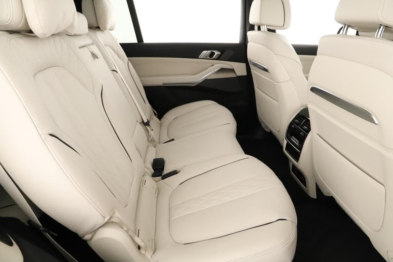2025 BMW X7 - 11
