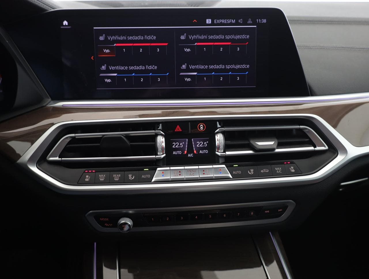 2020 BMW X7 - 15
